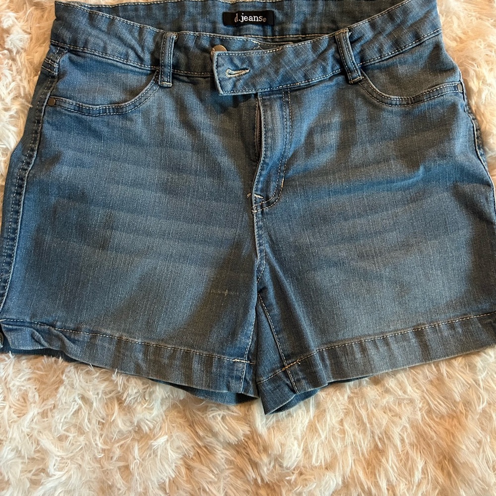 d.jeans Size 8 Jean Shorts – Classic Everyday Denim Shorts